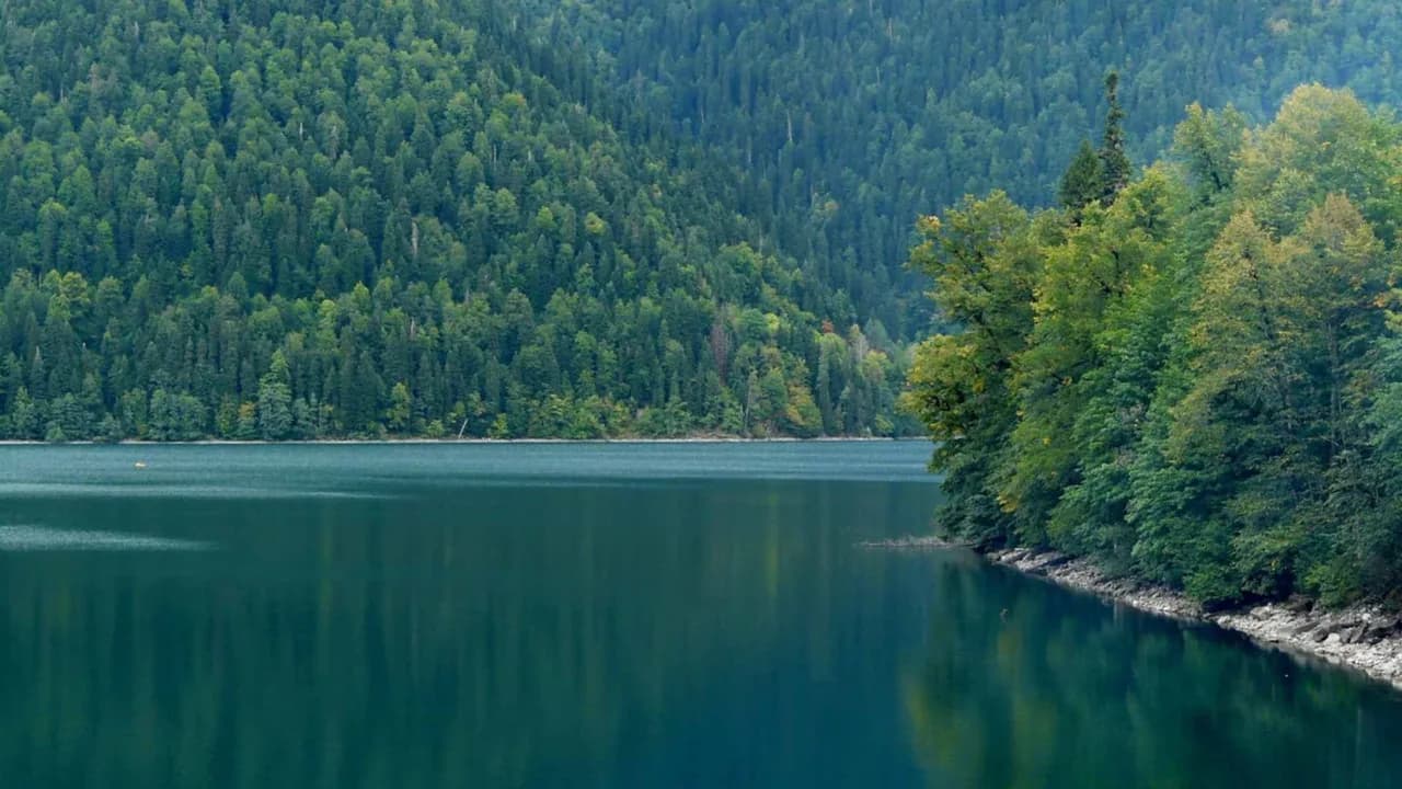 Озеро Рица